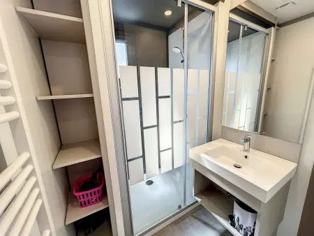 Chalet cosy 4 pers - Piscine chauffée - Proche plage et commerces - Terrasse et jardin privés - Photo 11