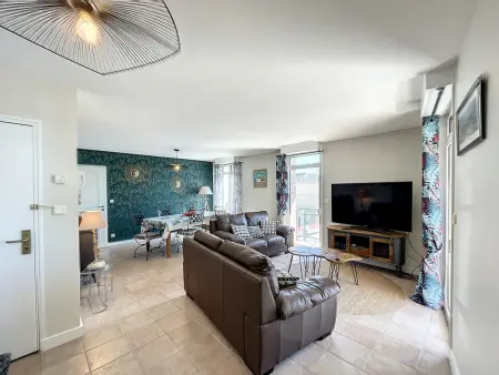Appartement rénové avec ascenseur - Proche plage et centre-ville - Photo 2
