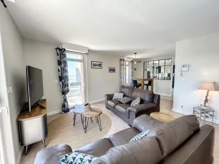 Appartement rénové avec ascenseur - Proche plage et centre-ville - Photo 4