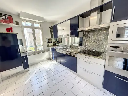 Appartement rénové avec ascenseur - Proche plage et centre-ville - Photo 9