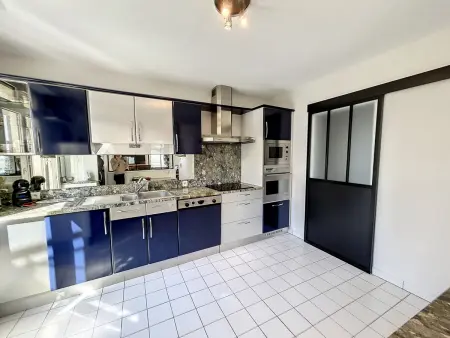 Appartement rénové avec ascenseur - Proche plage et centre-ville - Photo 10