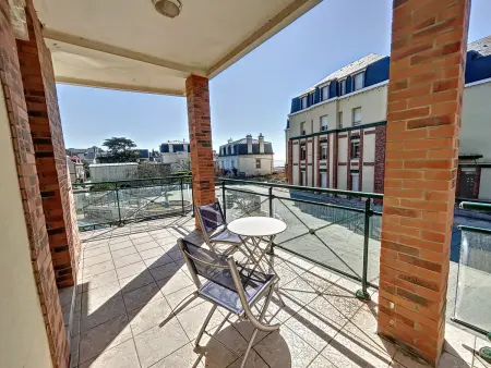 Appartement rénové avec ascenseur - Proche plage et centre-ville - Photo 24