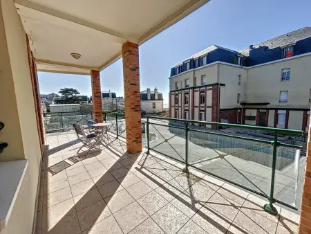 Appartement rénové avec ascenseur - Proche plage et centre-ville - Photo 25