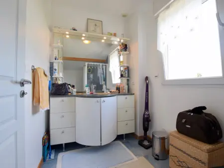 Charmante maison familiale, animaux admis, parking, chauffage au sol, poêle à granulés - Photo 12