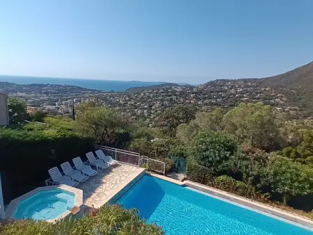 Villa à Cavalaire-sur-Mer avec piscine, sauna, parking et animaux acceptés - Photo 2