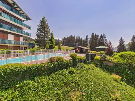 Appartement cosy aux pieds des pistes avec piscine et tennis, proche du centre des Gets - Photo 14