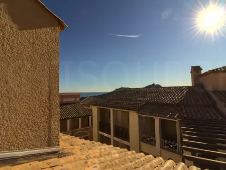 Duplex avec terrasse et solarium, accès piscine et parking compris - Photo 6