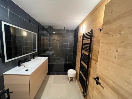 Appartement rénové 8 pers au pied des pistes, balcon sud, parking privé, équipements complets - Photo 6