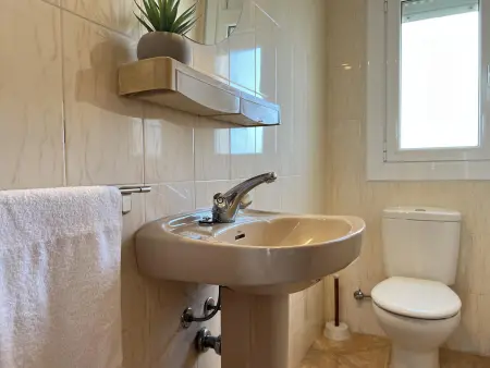 Maison 7 pers, proche plage - BBQ, WiFi, parking, terrasse - Costa Brava - Photo 18