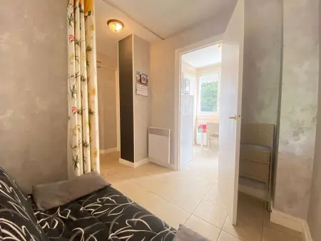 Calme et verdoyant: Appart 2 pièces, terrasse, parking, proche plage et commerces - Photo 8