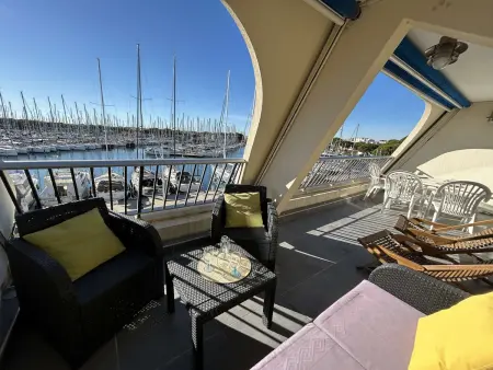 Appartement Climatisé 6 pers avec Terrasse et Piscine à Port Camargue - Photo 4
