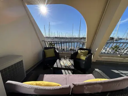 Appartement Climatisé 6 pers avec Terrasse et Piscine à Port Camargue - Photo 8