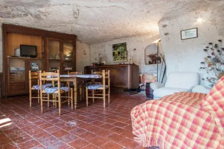 Le Grot, Une maison troglodyte au charme historique - Photo 2
