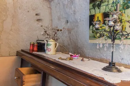 Le Grot, Une maison troglodyte au charme historique - Photo 7