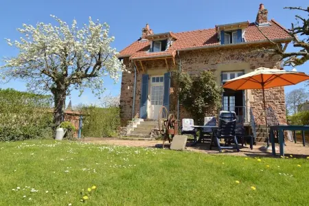 Gîte St Honoré les Bains, Maison de vacances unique à Saint-Honoré-les-Bains - Photo 1
