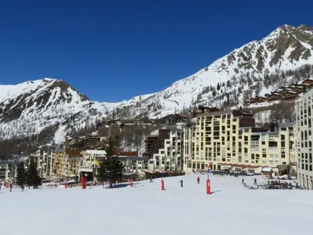 Charmant 2 pièces, terrasse sud, départ skis aux pieds, parking couvert, à 5 min des remontées - Photo 8