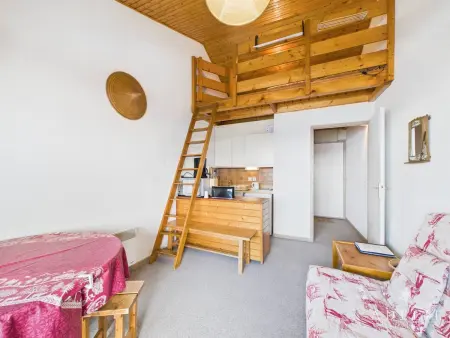 Studio mezzanine cosy, balcon plein sud, quartier calme, proche pistes et commerces, navette gratuite - Photo 2
