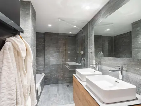 Joli duplex 8 pers, skis aux pieds, parking couvert, Courchevel Village - Photo 2