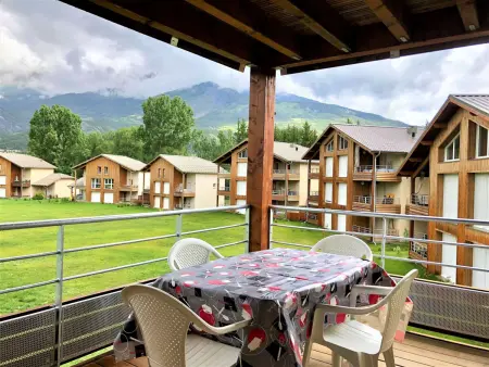 Appartement moderne avec terrasse et parking privé - Photo 1