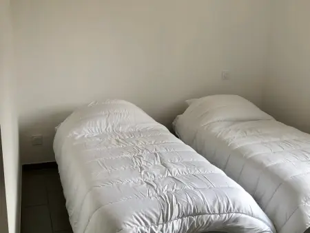 Appartement moderne avec terrasse et parking privé - Photo 8