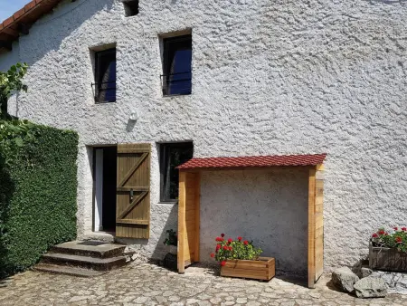 Gîte verdoyant 8 pers, animaux admis, parking, Gite 6 personnes à Laprugne - Photo 2