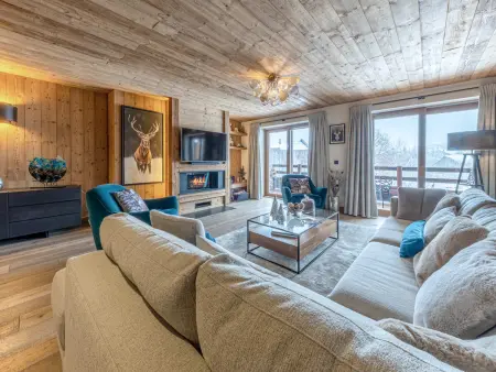 Appartement de luxe avec cheminée, balcon et services inclus, au pied de la forêt de Bellevarde - Photo 1