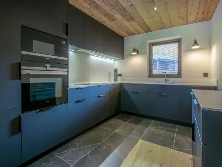 Appartement de luxe avec cheminée, balcon et services inclus, au pied de la forêt de Bellevarde - Photo 6
