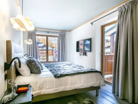 Appartement de luxe avec cheminée, balcon et services inclus, au pied de la forêt de Bellevarde - Photo 9