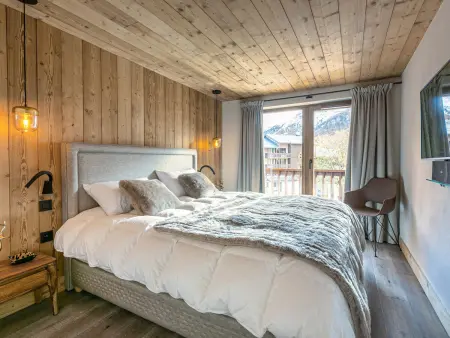 Appartement de luxe avec cheminée, balcon et services inclus, au pied de la forêt de Bellevarde - Photo 13