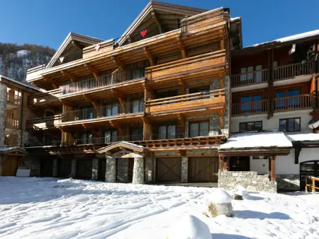 Appartement de luxe avec cheminée, balcon et services inclus, au pied de la forêt de Bellevarde - Photo 17
