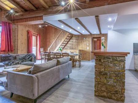 Duplex montagnard rustique avec cheminée, au vieux village de Val-d'Isère, au pied des pistes - Photo 1