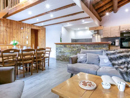 Duplex montagnard rustique avec cheminée, au vieux village de Val-d'Isère, au pied des pistes - Photo 3