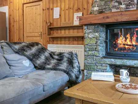 Duplex montagnard rustique avec cheminée, au vieux village de Val-d'Isère, au pied des pistes - Photo 4