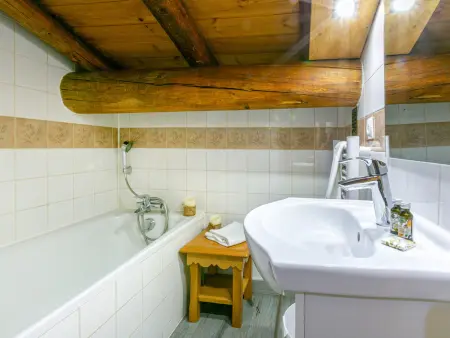 Duplex montagnard rustique avec cheminée, au vieux village de Val-d'Isère, au pied des pistes - Photo 12
