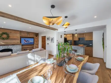 Appartement de charme avec cheminée et balcon ensoleillé à Courchevel - Photo 1