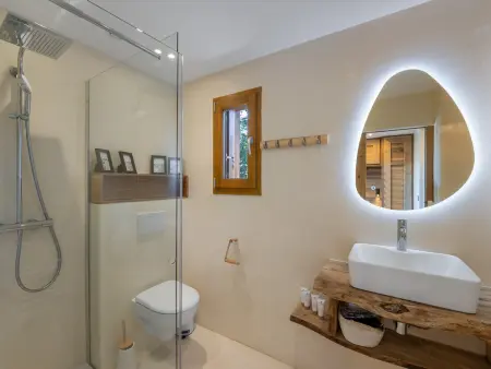 Appartement de charme avec cheminée et balcon ensoleillé à Courchevel - Photo 9