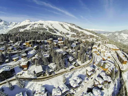 Appartement de charme avec cheminée et balcon ensoleillé à Courchevel - Photo 13