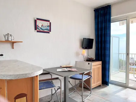 Studio cabine 4 pers, climatisé, parking, plage à pied - Le Lavandou - Photo 4