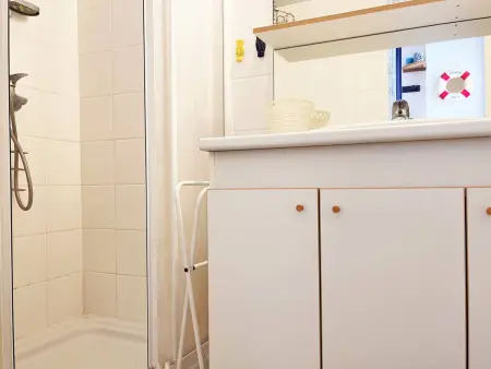 Studio cabine 4 pers, climatisé, parking, plage à pied - Le Lavandou - Photo 8