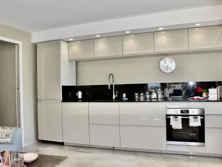 Superbe appartement climatisé avec terrasse et jardin à Villeneuve Loubet Plage - Photo 2