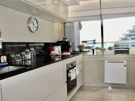 Superbe appartement climatisé avec terrasse et jardin à Villeneuve Loubet Plage - Photo 3