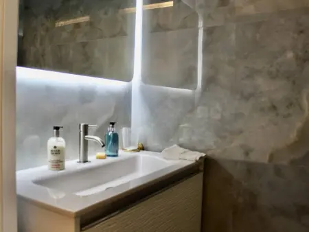 Superbe appartement climatisé avec terrasse et jardin à Villeneuve Loubet Plage - Photo 6