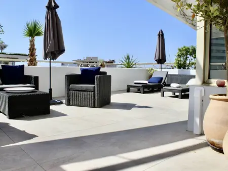 Superbe appartement climatisé avec terrasse et jardin à Villeneuve Loubet Plage - Photo 9