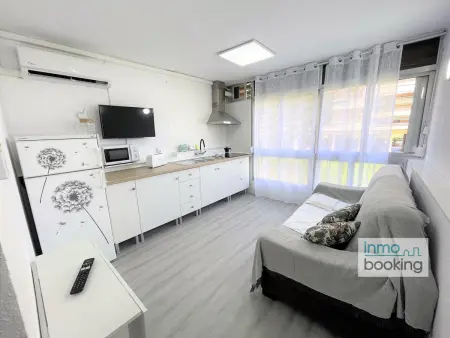 Appartement climatisé, piscine et proche plage, idéal pour familles - Photo 2