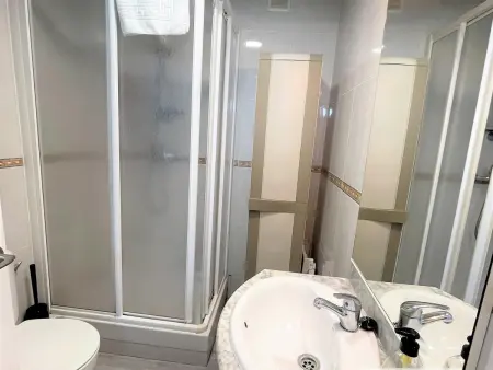Appartement climatisé, piscine et proche plage, idéal pour familles - Photo 9