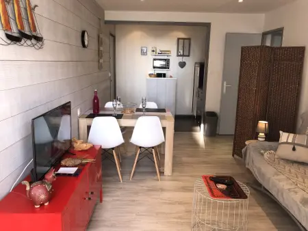 Charmant T2 rénové, 4 couchages, parking privé, 200m plage, balcon, meublé tourisme 2 étoiles - Photo 1