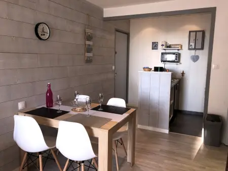 Charmant T2 rénové, 4 couchages, parking privé, 200m plage, balcon, meublé tourisme 2 étoiles - Photo 2