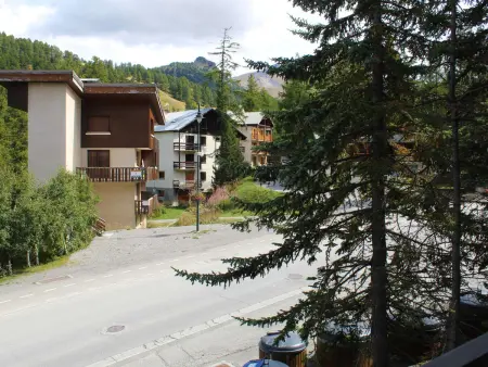 Appartement idéal pour 4 à Vars, proche pistes et commerces, parking inclus - Photo 15