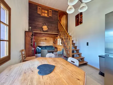 Chalet rénové avec vue Mont Charvin et WiFi, Chalet 4 personnes à Crest Voland - Photo 3