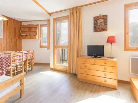 Apt Chaleureux Proche Pistes avec Balcon & TV - Montchavin - Photo 5